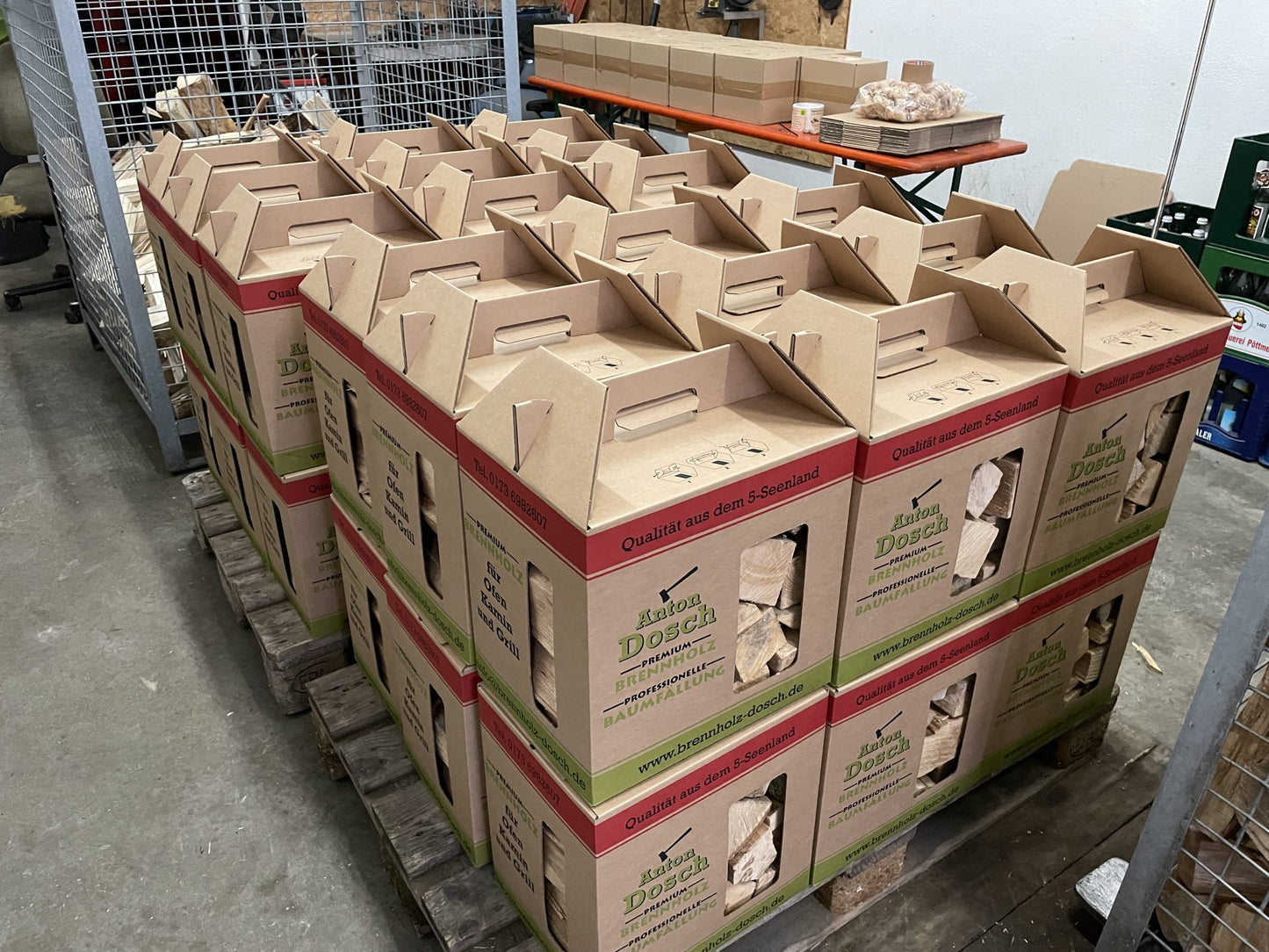 Brennholz im Karton